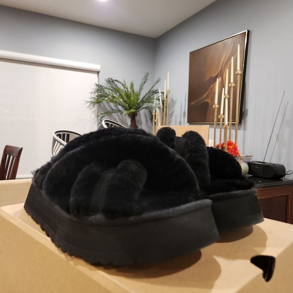NEW UGG Disco Cross Slide Size 9 - Picture 7 of 9